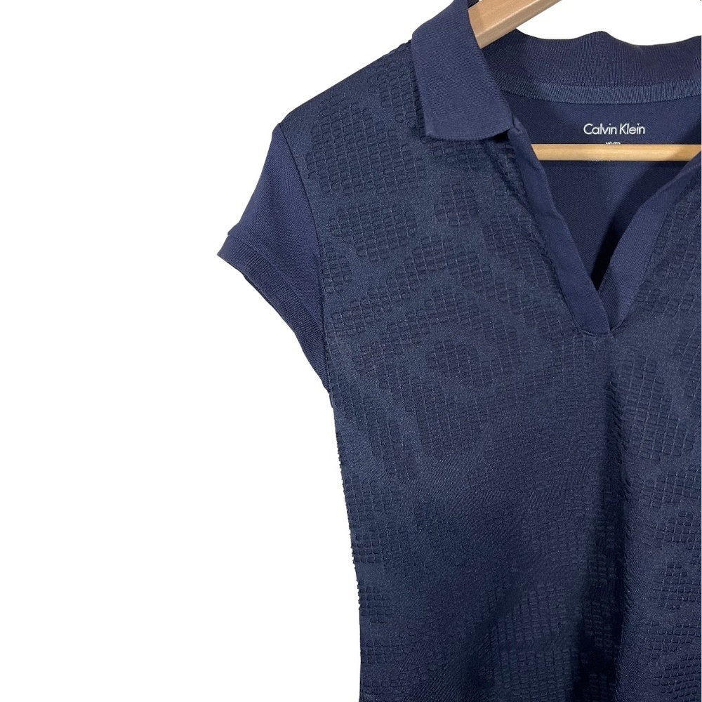 Calvin Klein size XS Textured polo shirt - Picture 3 of 5